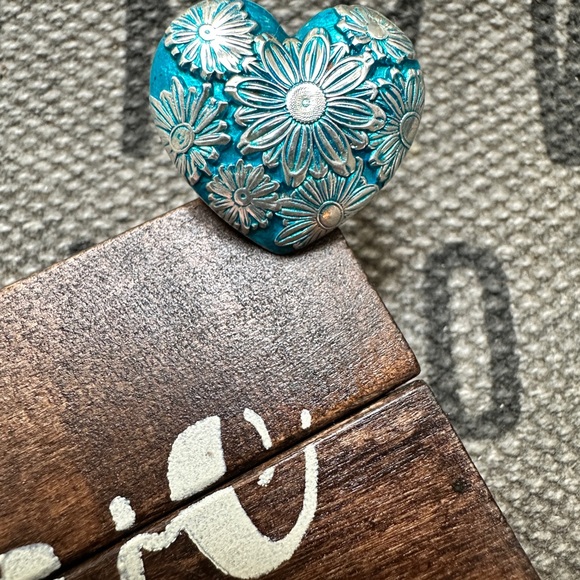 Stunning Daisy puffed heart PYRRYA ring size 9. Sterling silver - Picture 7 of 8